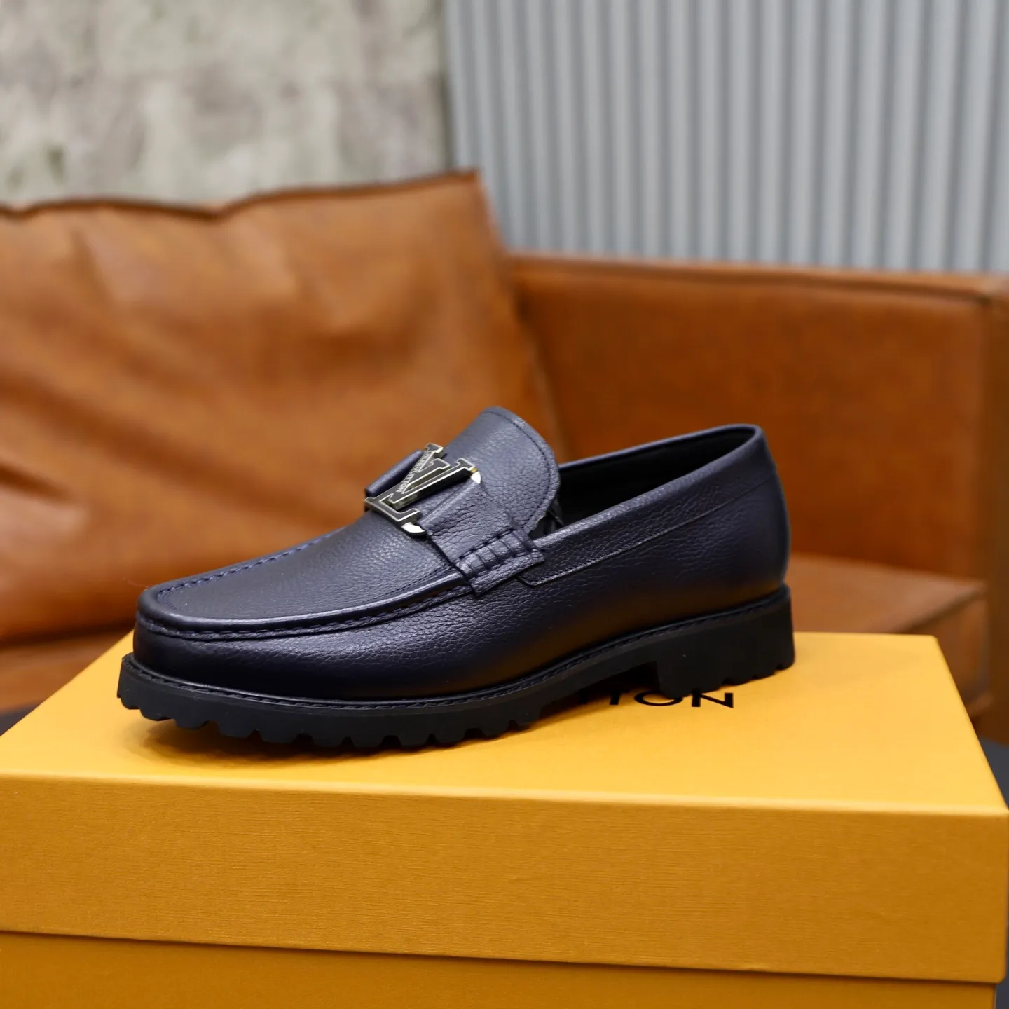 Men's men's shoes💰600💰Louis Vuitton LV men's classic Oxford shoes, men's business formal boutique leather shoes, classic style, almond kernel exquisite toe, ultimate art, the whole shoe is made of imported cow leather (open edge beads), carefully selected, fine pores, excellent gloss, soft texture, strong toughness, durable and not easy to deform, apricot calf leather lining, soft, comfortable, sweat-absorbent and breathable. Foam outsole, original box and dust bag packaging! Size: 38–44 (45/46 customized)